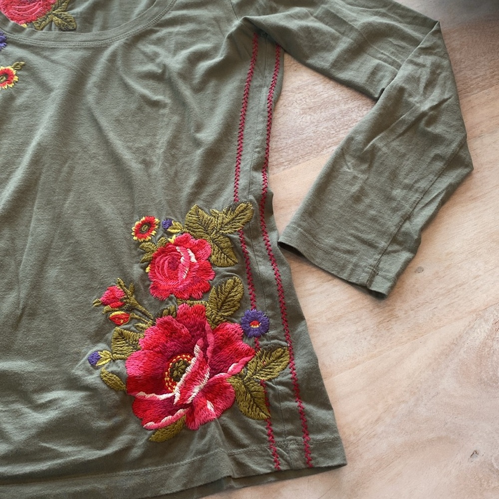 Floral Embroidered Women's Top - Green - Picture 7 of 7